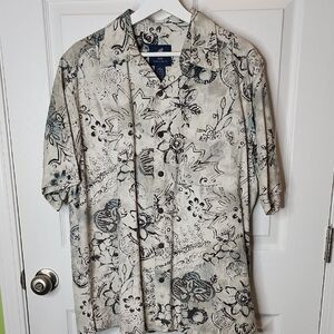 Caribbean Joe 100% Silk Hawaiian Print Button Down Short Sleeve Shirt, Medium